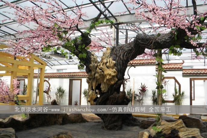 仿真樹(shù)成為室內(nèi)外時(shí)尚潮流的裝飾材料之一