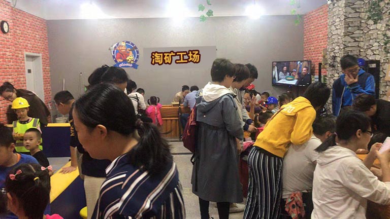 具有加熱殺菌過濾功能的兒童淘礦工場(chǎng)設(shè)備進(jìn)駐航廣場(chǎng)店