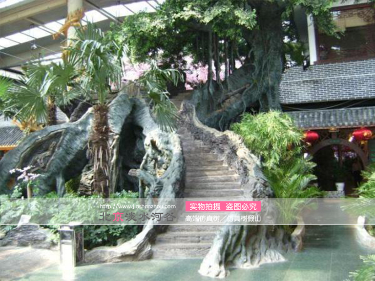 仿真樹(shù)作為城市環(huán)境美化的一部分被應(yīng)用在各大廣場(chǎng)和商業(yè)等公用場(chǎng)所