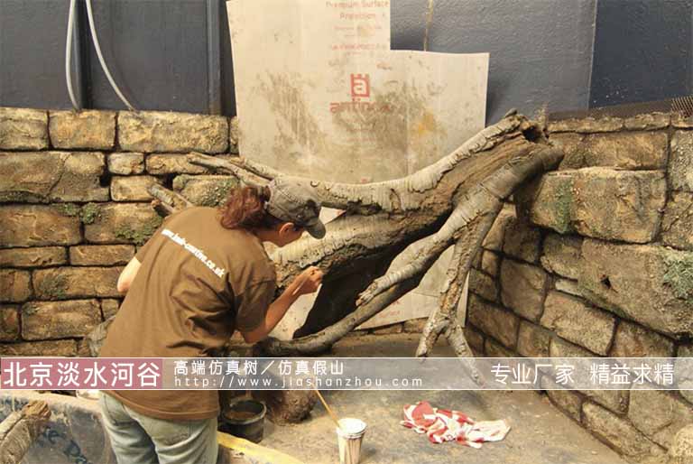 江蘇鹽城水泥仿真樹皮制作是以許昌人造樹為樣板