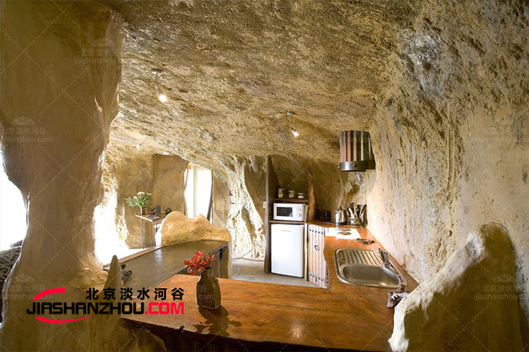 您想知道改善洞穴酒店墻壁表面的材料和技術嗎