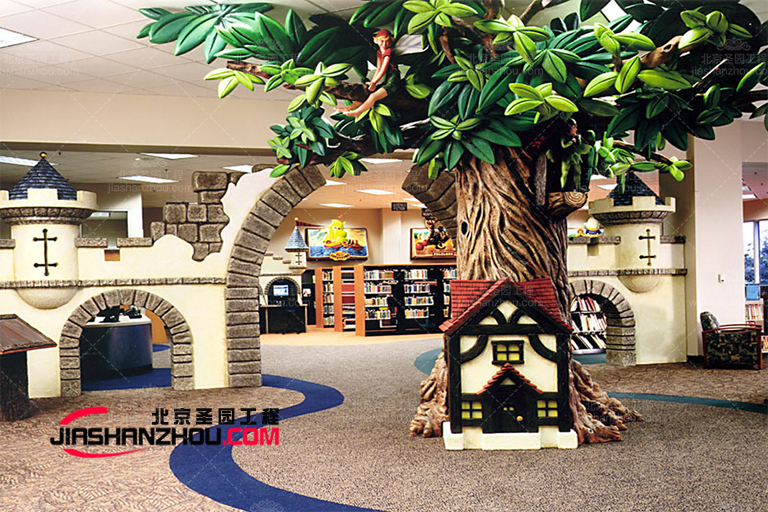 具有現(xiàn)代時(shí)尚綠色精神的花園和仿真樹家居裝飾