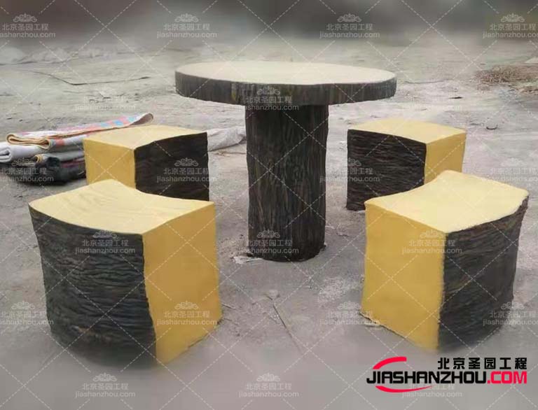 現(xiàn)在的仿真樹(shù)可以放在公園城市來(lái)進(jìn)行裝飾讓人們觀看